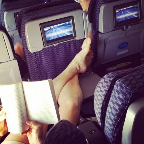 Бывшая стюардесса выкладывает фото самых отвратительных пассажиров самолетов