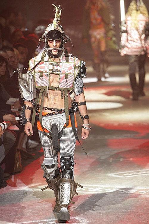 Джон Гальяно «затерроризировал» публику