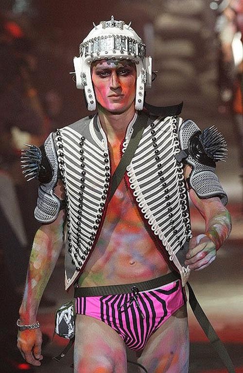 Джон Гальяно «затерроризировал» публику