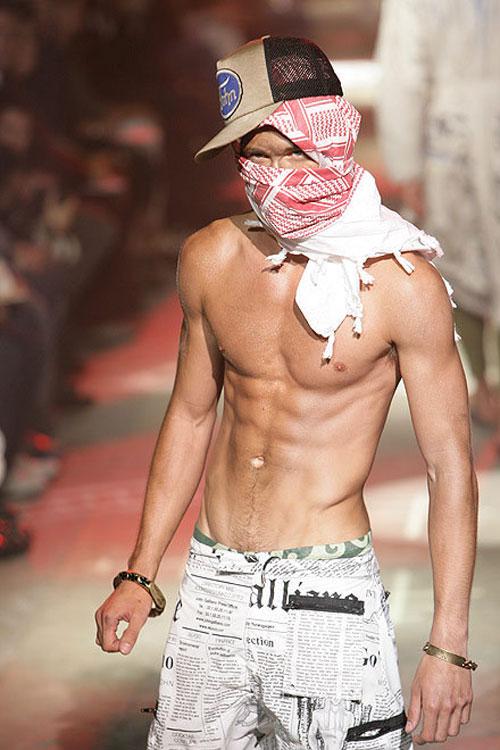 Джон Гальяно «затерроризировал» публику