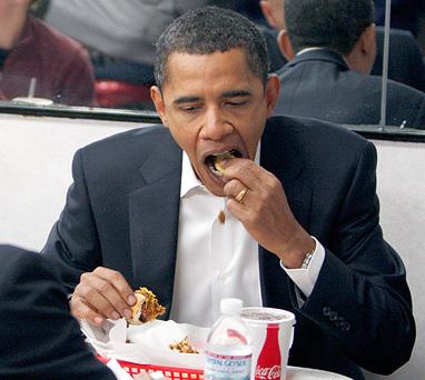Барака Обаму нашли в очереди за хот-догом