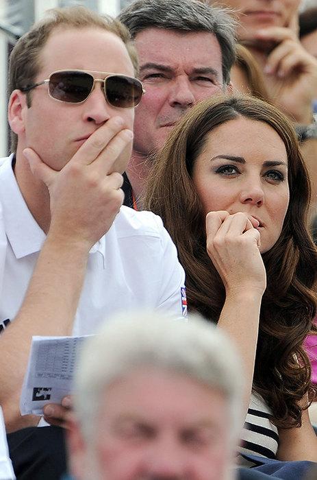 Знаменитости, которые не отучились от привычки грызть ногти