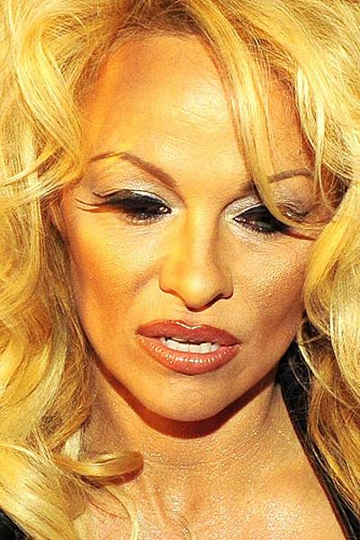 Знаменитости и их ужасные брови