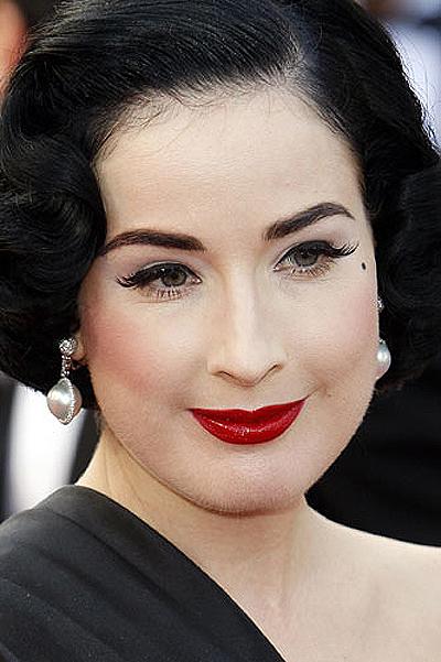 Знаменитости и их ужасные брови