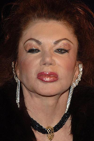 Знаменитости и их ужасные брови