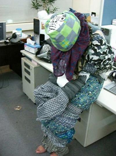 Китаец установил рекорд, надев на себя 100 трусов