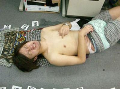 Китаец установил рекорд, надев на себя 100 трусов