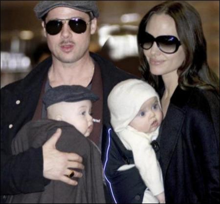 Анджелина Джоли и Брэд Питт показали своих близнецов