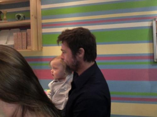 Анджелина Джоли и Брэд Питт показали своих близнецов