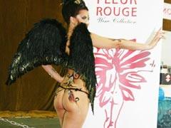 чёрный ангел парил над толпой…