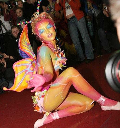 чёрный ангел парил над толпой…