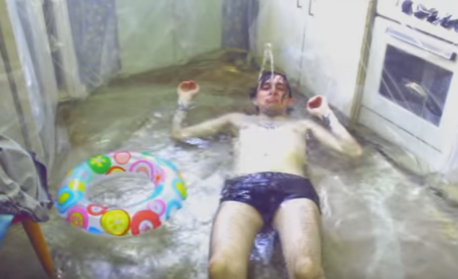 Самые безумные поступки, сделанные ради лайков в Сети