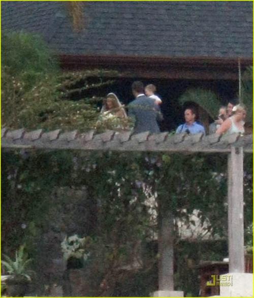 Секретные свадьбы звезд, которые удалось заснять папарацци