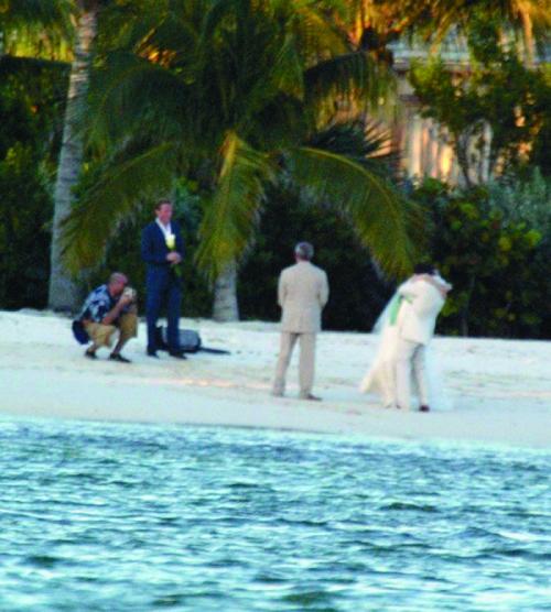 Секретные свадьбы звезд, которые удалось заснять папарацци