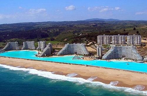 Бассейн. 80 000 квадратных метров…