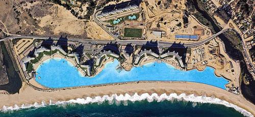 Бассейн. 80 000 квадратных метров…