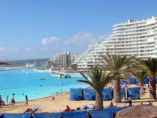 Бассейн. 80 000 квадратных метров…