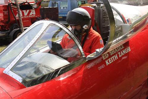 «Реактивный автомобиль» ищет водителя