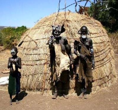 Топ-модели племени Мурси шокируют своим видом