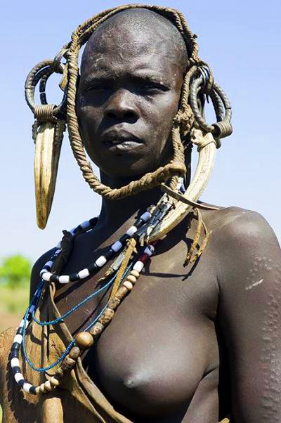 Топ-модели племени Мурси шокируют своим видом