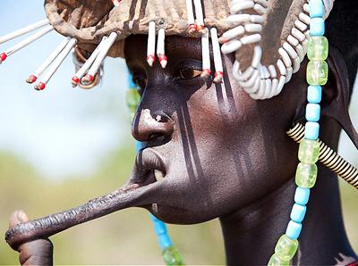 Топ-модели племени Мурси шокируют своим видом