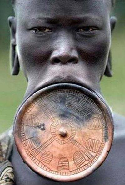 Топ-модели племени Мурси шокируют своим видом