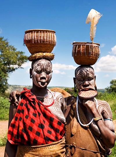 Топ-модели племени Мурси шокируют своим видом