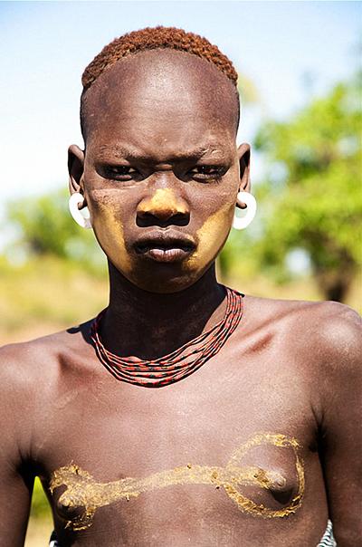Топ-модели племени Мурси шокируют своим видом