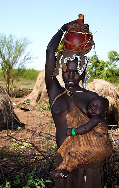 Топ-модели племени Мурси шокируют своим видом