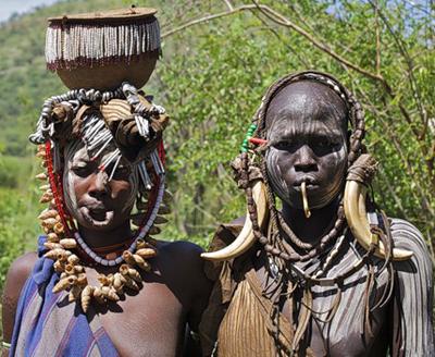 Топ-модели племени Мурси шокируют своим видом
