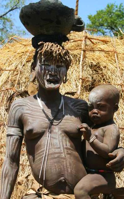 Топ-модели племени Мурси шокируют своим видом