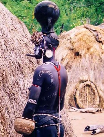 Топ-модели племени Мурси шокируют своим видом