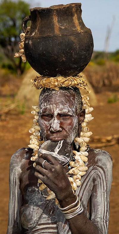 Топ-модели племени Мурси шокируют своим видом