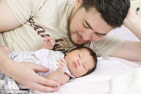 Второй беременный мужчина разродится через месяц