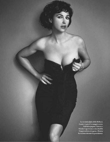 Моника Белуччи показала идеальное тело