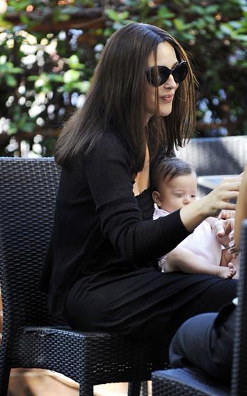 Моника Белуччи показала идеальное тело