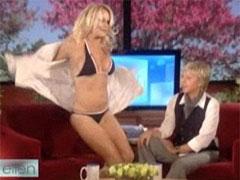 Памела Андерсон разделась на телешоу главной лесбиянки Америки