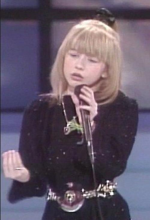 Самые первые выступления знаменитостей на сцене