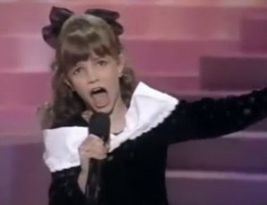 Самые первые выступления знаменитостей на сцене