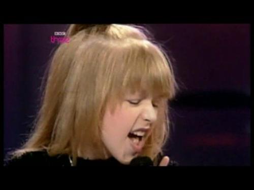 Самые первые выступления знаменитостей на сцене