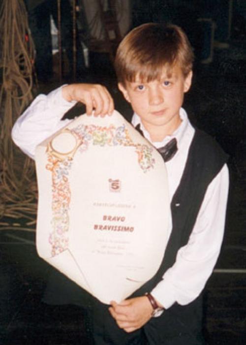 Самые первые выступления знаменитостей на сцене