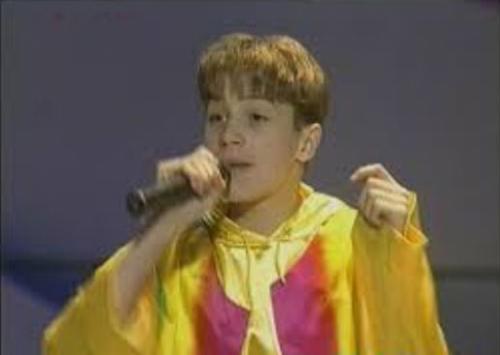 Самые первые выступления знаменитостей на сцене