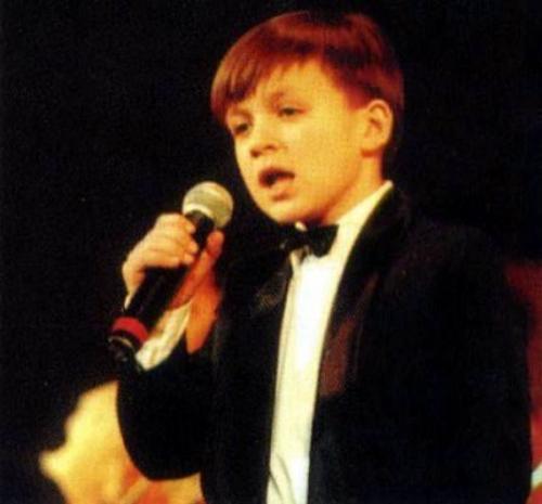 Самые первые выступления знаменитостей на сцене