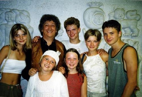 Самые первые выступления знаменитостей на сцене