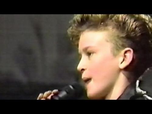 Самые первые выступления знаменитостей на сцене