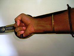 10 видов самого эффективного холодного оружия, от которого стоит держаться подальше