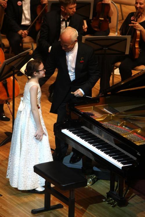 Олега Янковского помянули премией