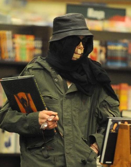 Майкл Джексон гниёт с головы