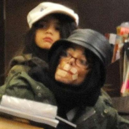 Майкл Джексон гниёт с головы