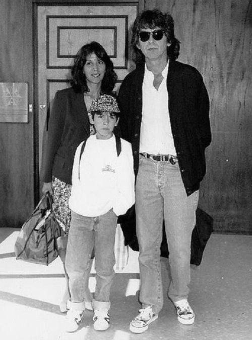 Знаменитости, женившиеся на обычных женщинах